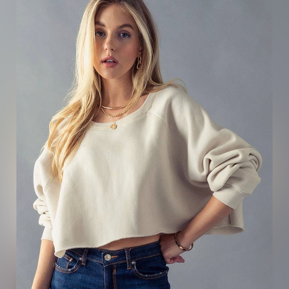 Soft cream urban daizy crop top sweater